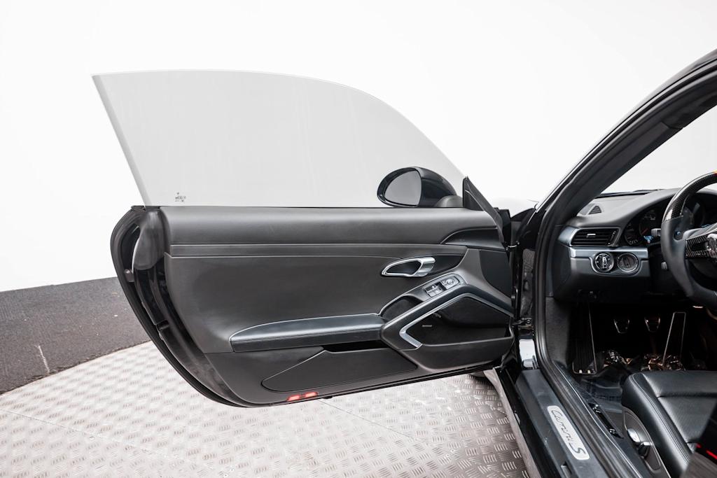 Thumbnail: 2015 Porsche 911 - 26