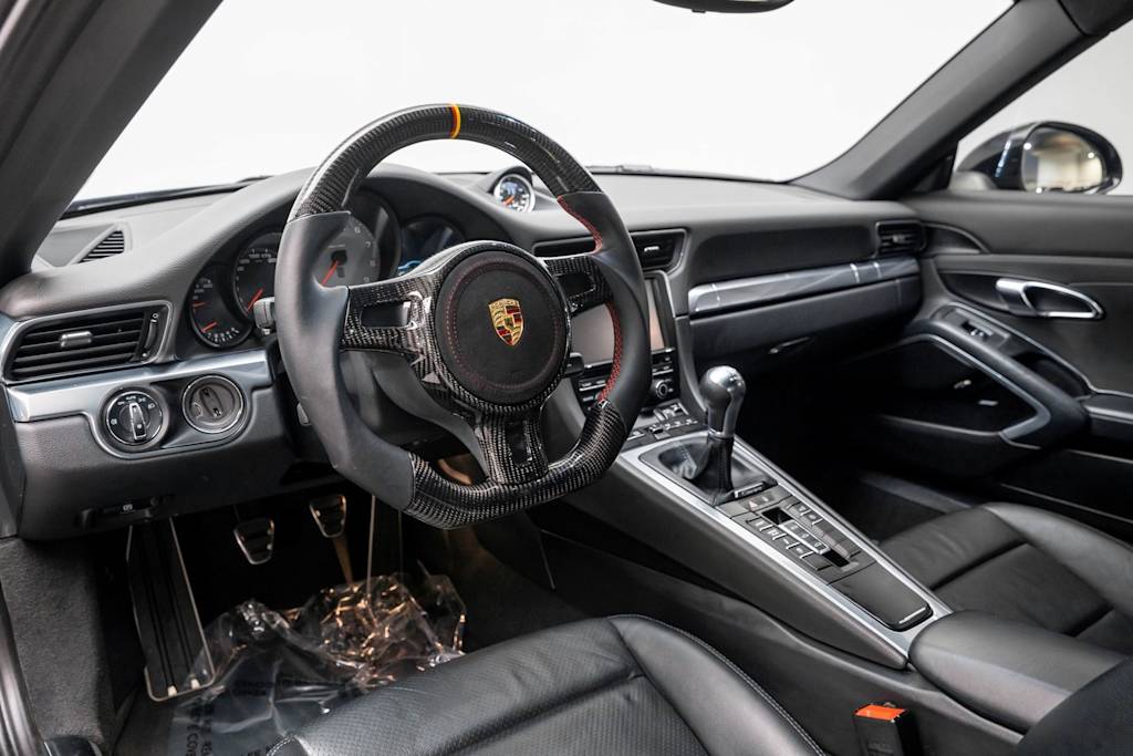 Thumbnail: 2015 Porsche 911 - 2