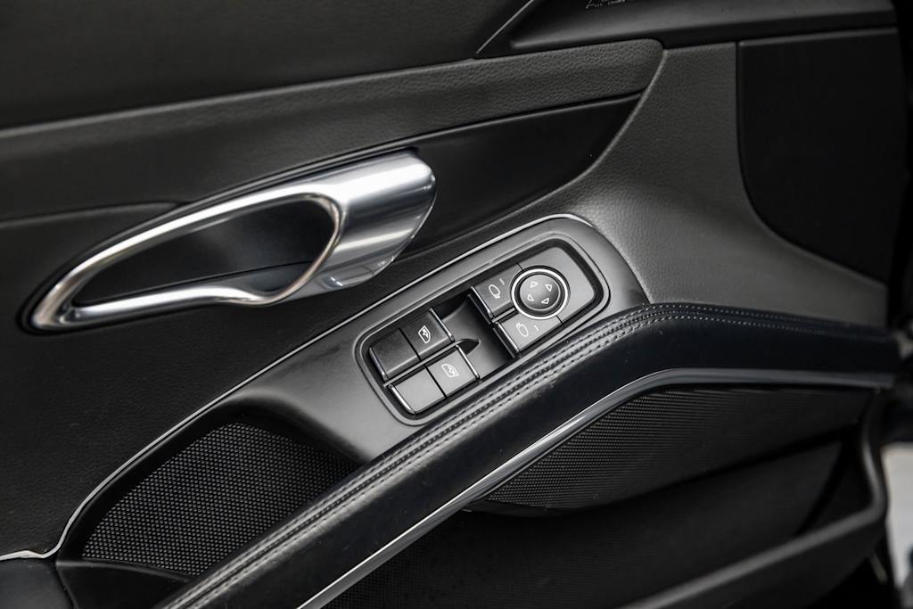 Thumbnail: 2015 Porsche 911 - 27