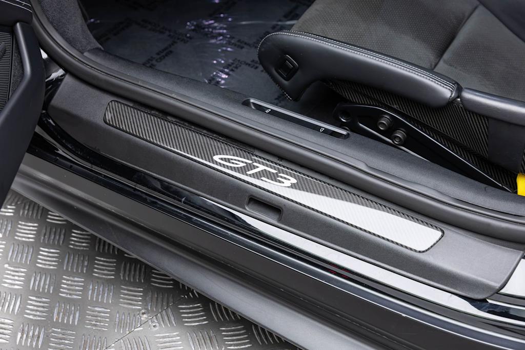 Thumbnail: 2023 Porsche 911 - 6