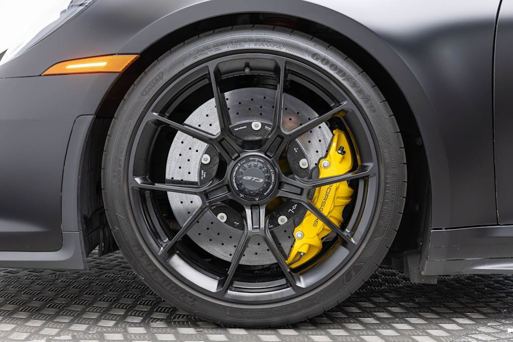 Thumbnail: 2023 Porsche 911 - 21
