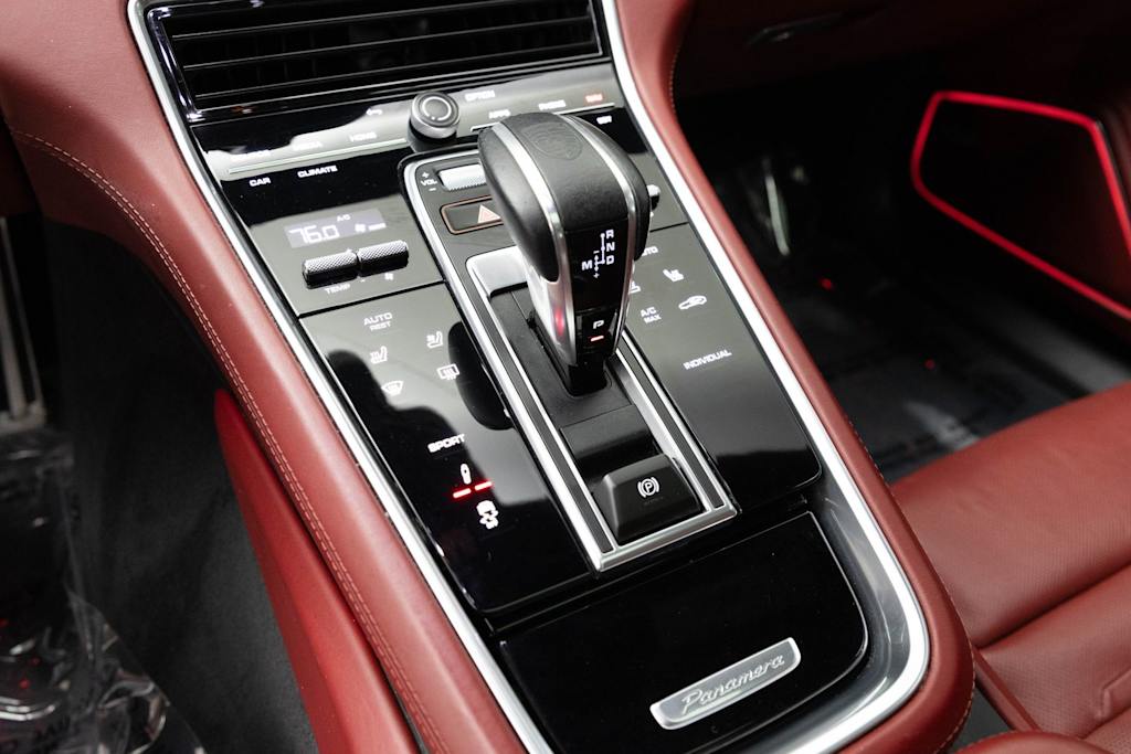Thumbnail: 2023 Porsche Panamera - 15