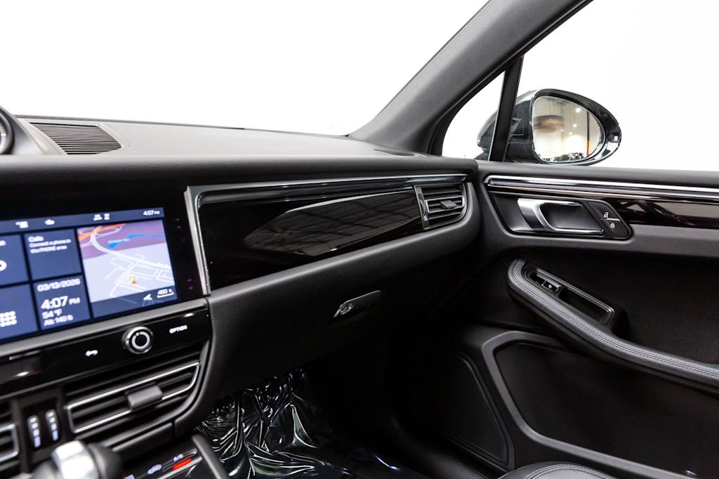 2022 Porsche Macan Base - Photo 36