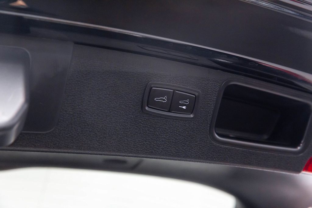 2022 Porsche Macan Base - Photo 41