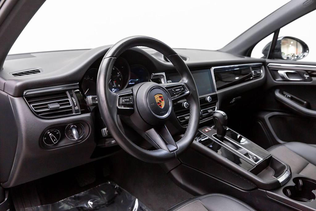 2022 Porsche Macan Base - Photo 2