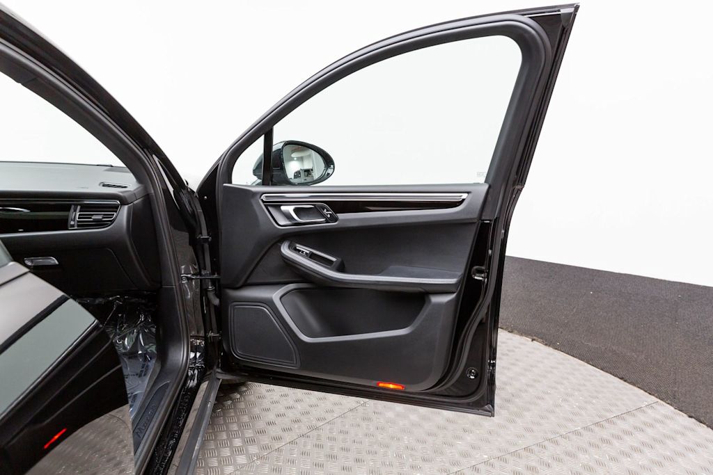 2022 Porsche Macan Base - Photo 45