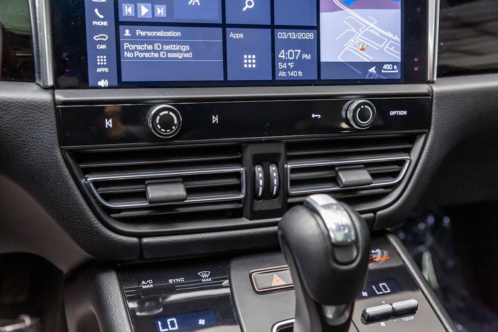 2022 Porsche Macan Base - Photo 32