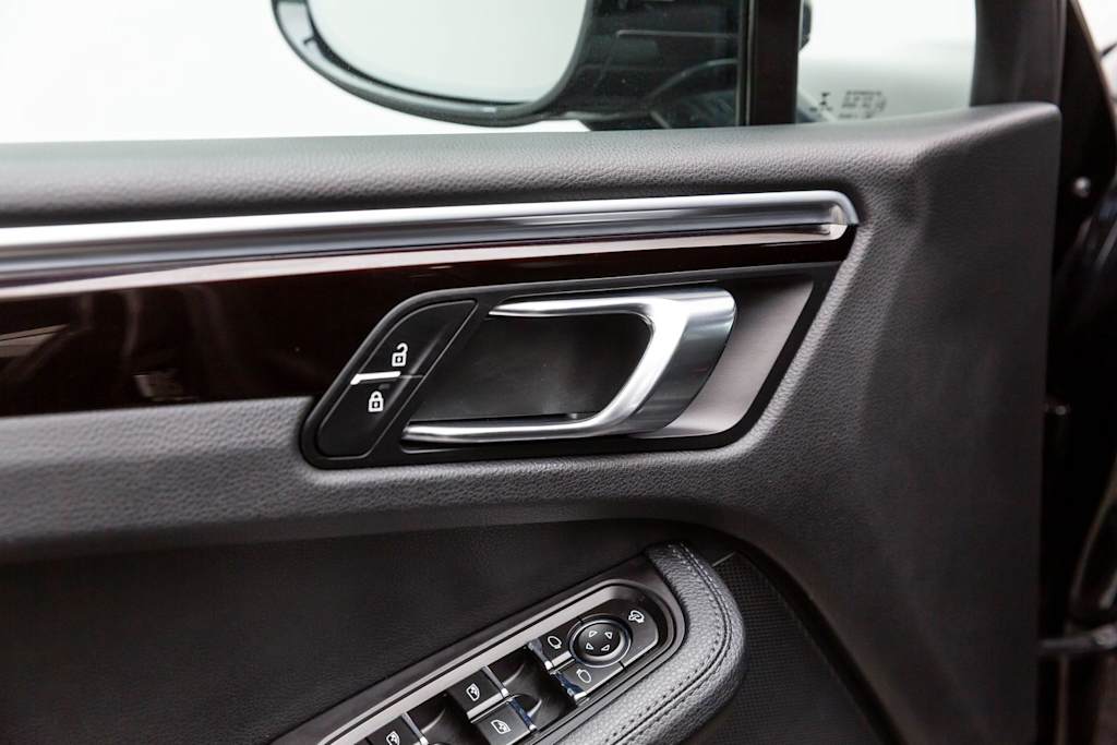 2022 Porsche Macan Base - Photo 24