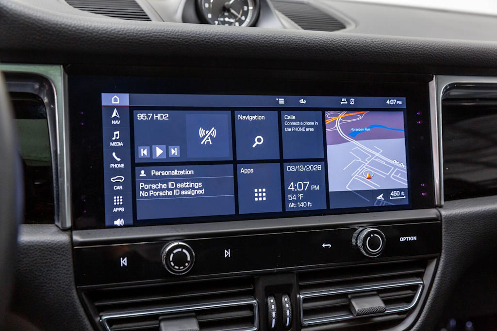 2022 Porsche Macan Base - Photo 21