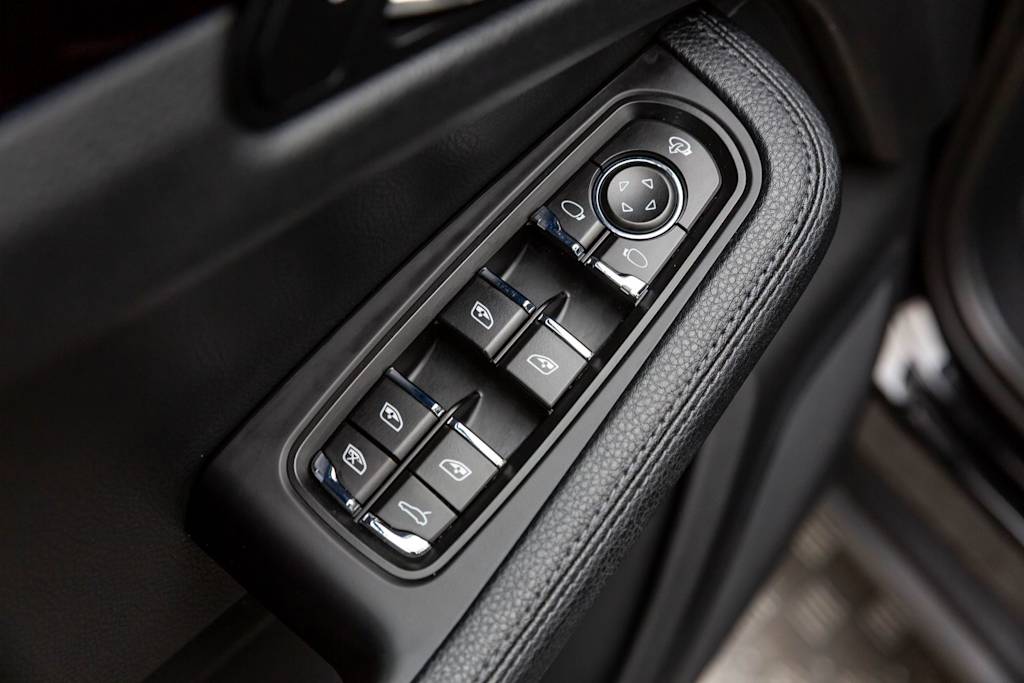2022 Porsche Macan Base - Photo 25