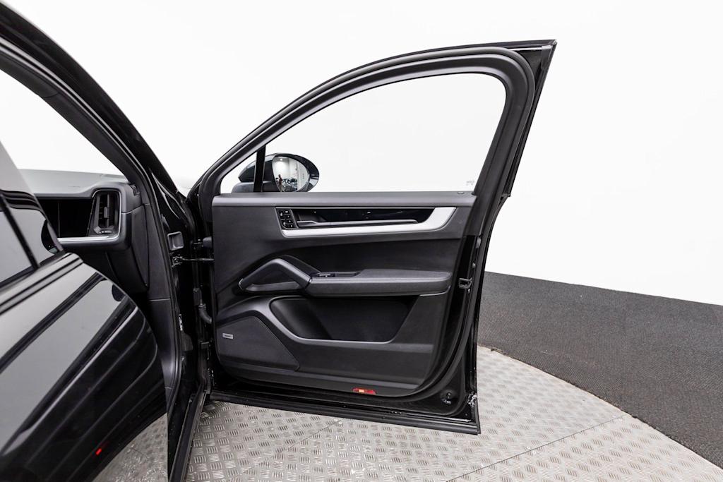 Thumbnail: 2024 Porsche Cayenne - 50