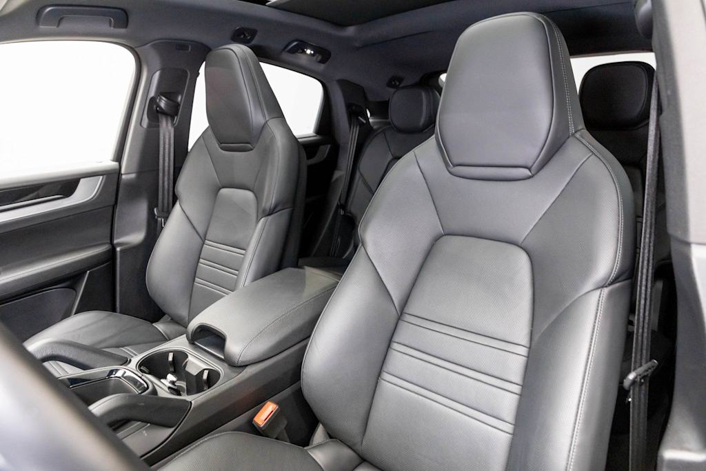 Thumbnail: 2024 Porsche Cayenne - 66