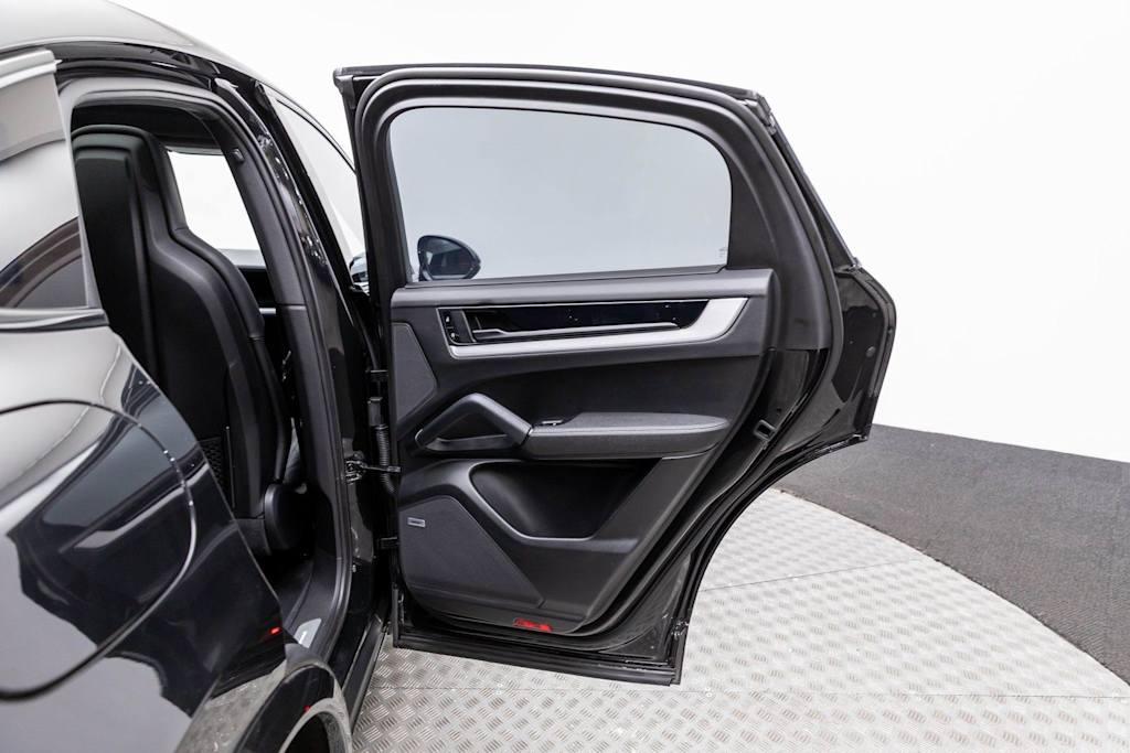 Thumbnail: 2024 Porsche Cayenne - 46