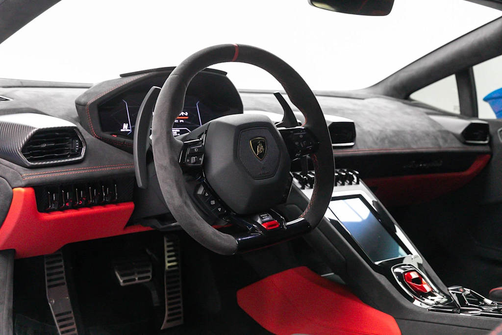 Thumbnail: 2023 Lamborghini Huracan - 2