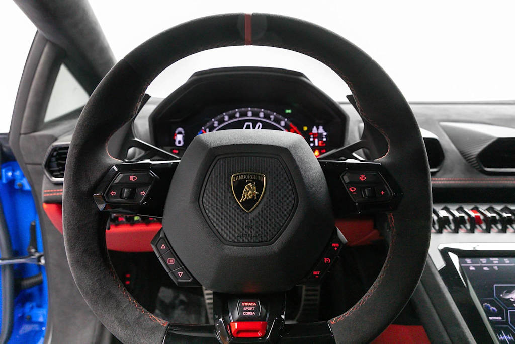 Thumbnail: 2023 Lamborghini Huracan - 10