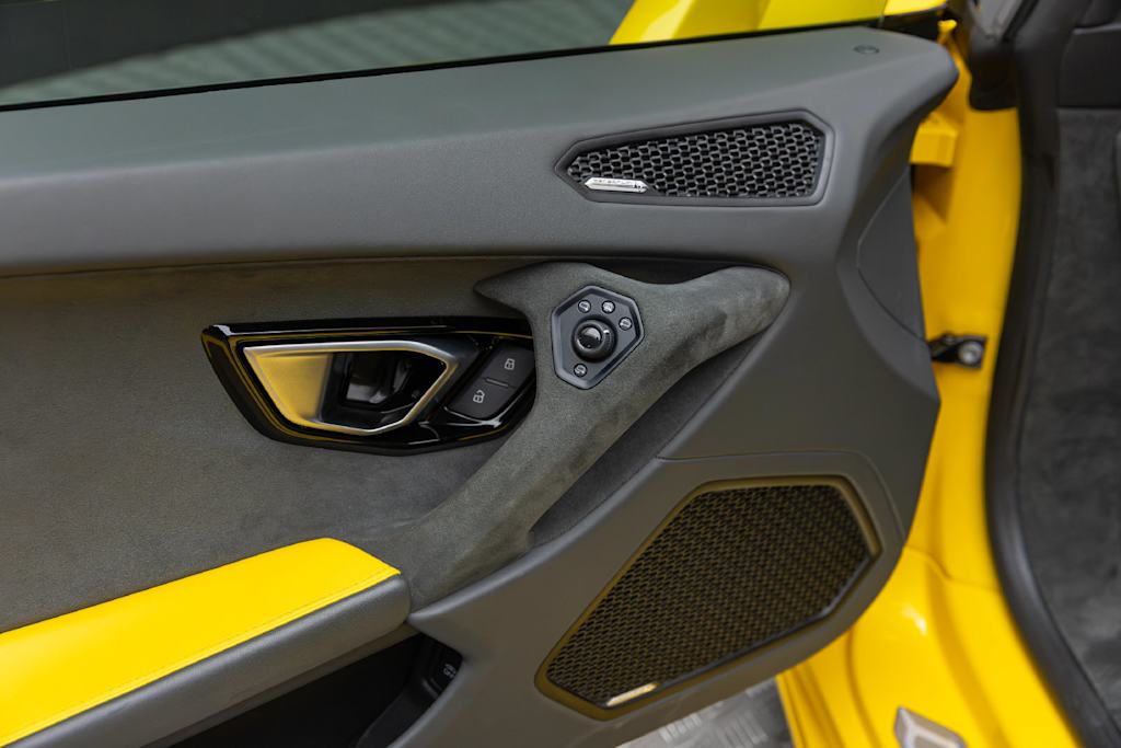 Thumbnail: 2023 Lamborghini Huracan - 22