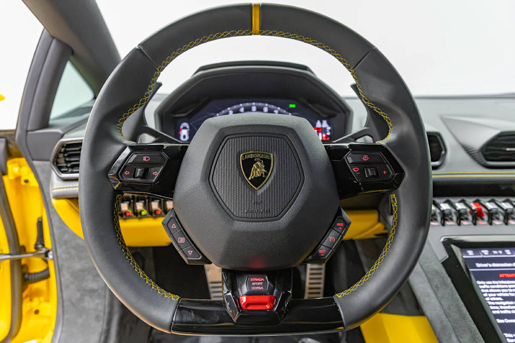 Thumbnail: 2023 Lamborghini Huracan - 9