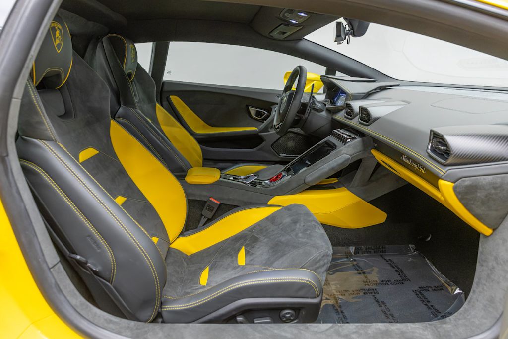 Thumbnail: 2023 Lamborghini Huracan - 10