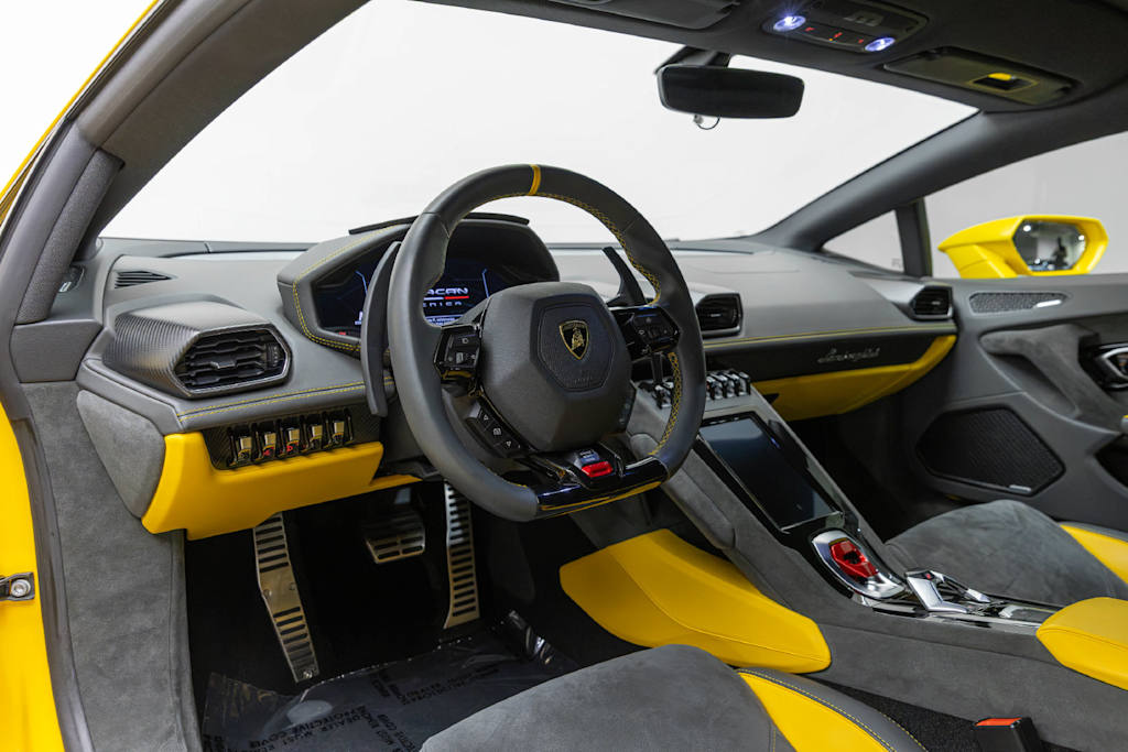 Thumbnail: 2023 Lamborghini Huracan - 2