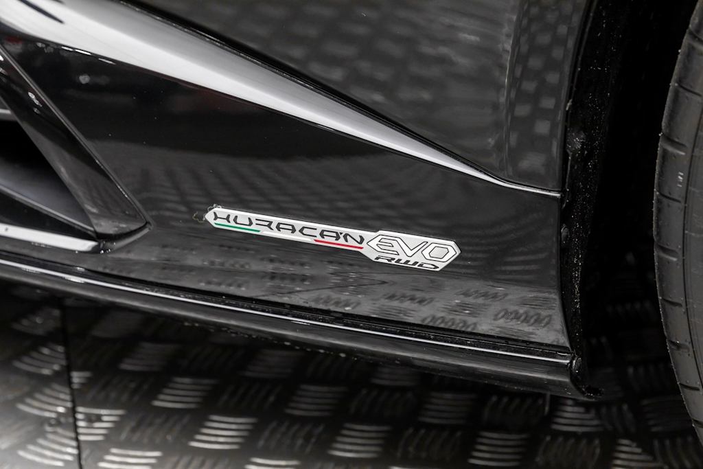 Thumbnail: 2022 Lamborghini Huracan - 17