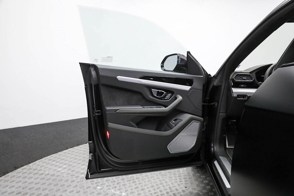 Thumbnail: 2022 Lamborghini Urus - 22