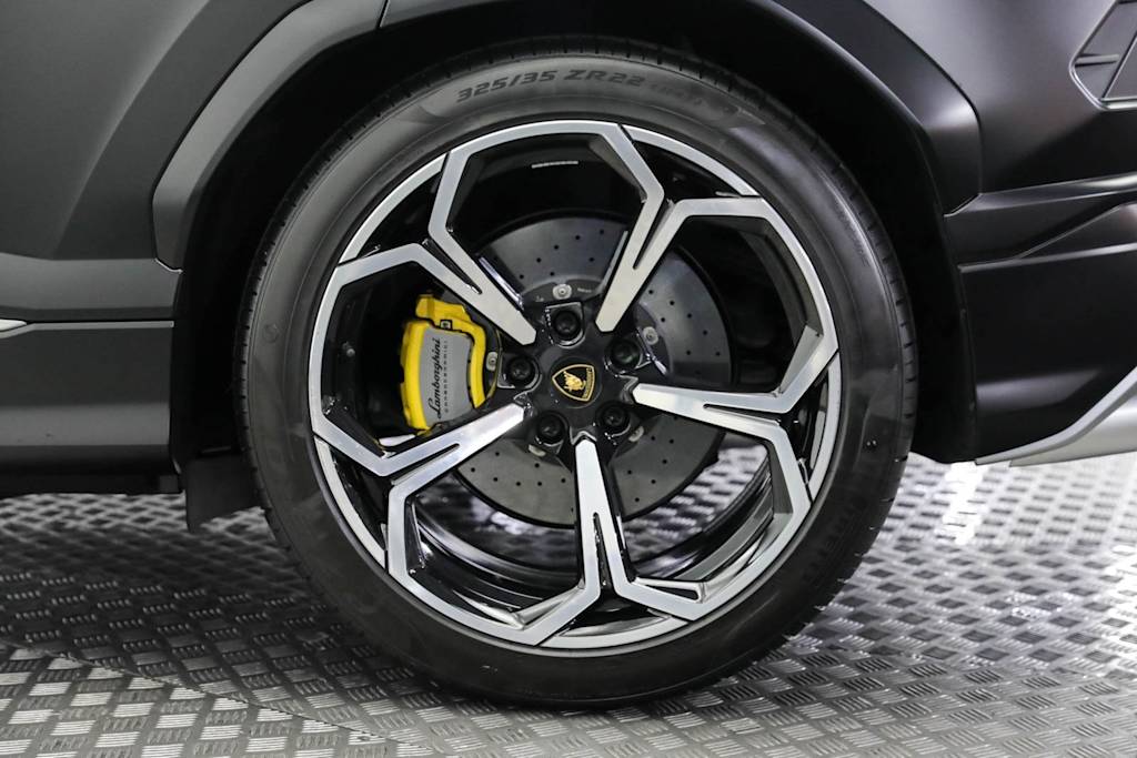 Thumbnail: 2022 Lamborghini Urus - 43