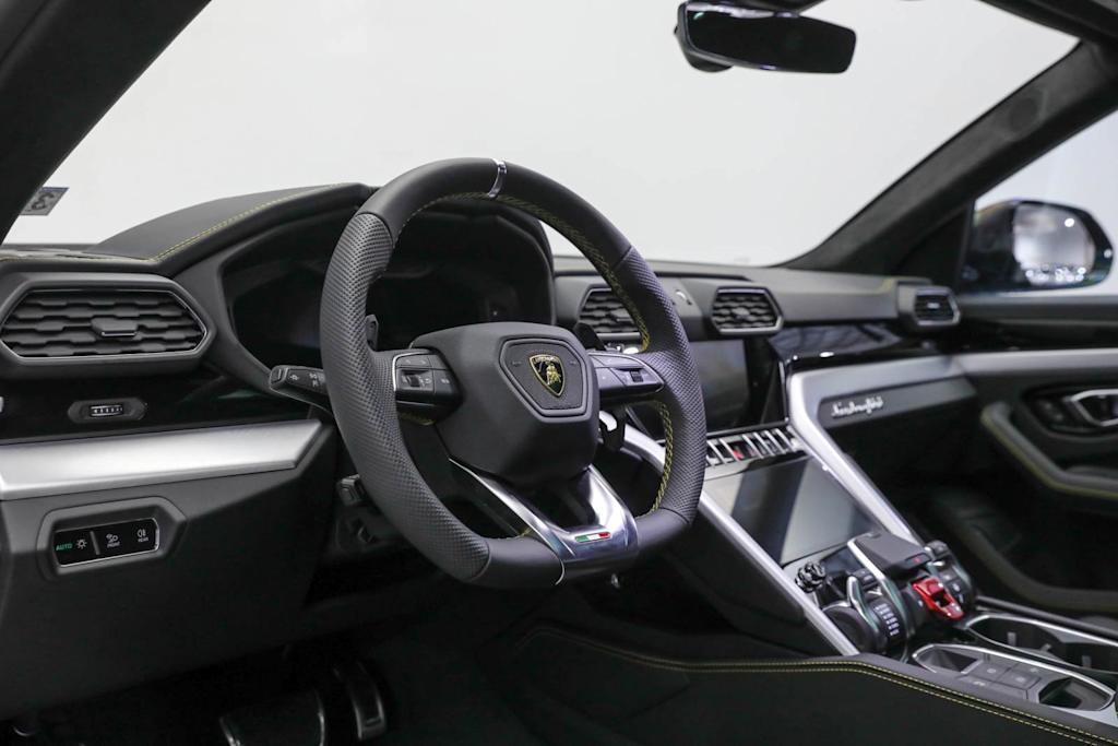 Thumbnail: 2022 Lamborghini Urus - 2