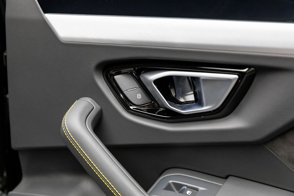 Thumbnail: 2022 Lamborghini Urus - 49