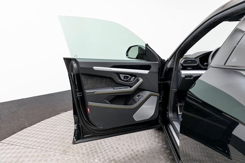 Thumbnail: 2022 Lamborghini Urus - 22