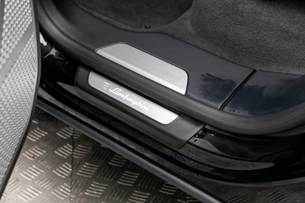 Thumbnail: 2022 Lamborghini Urus - 6