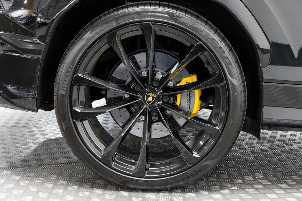 Thumbnail: 2022 Lamborghini Urus - 61