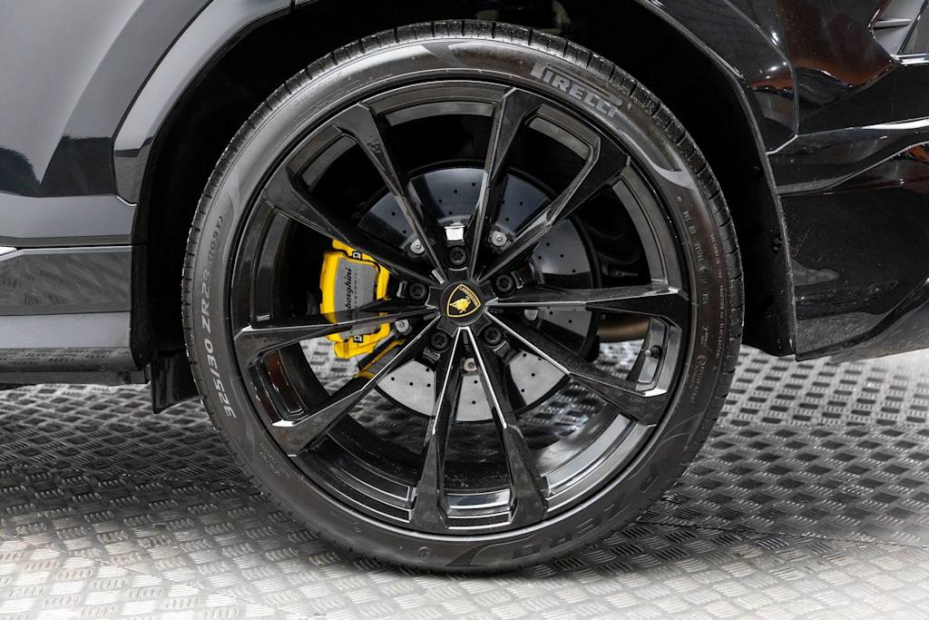 Thumbnail: 2022 Lamborghini Urus - 60