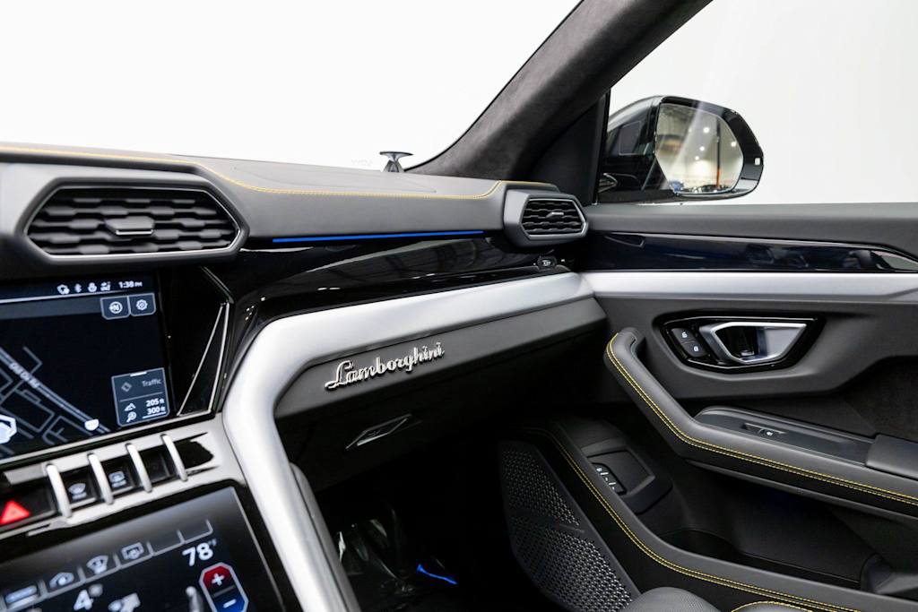 Thumbnail: 2022 Lamborghini Urus - 40