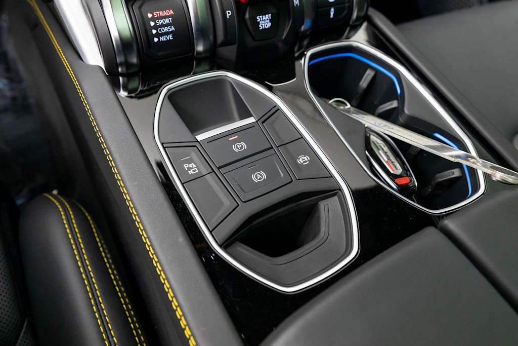 Thumbnail: 2022 Lamborghini Urus - 39