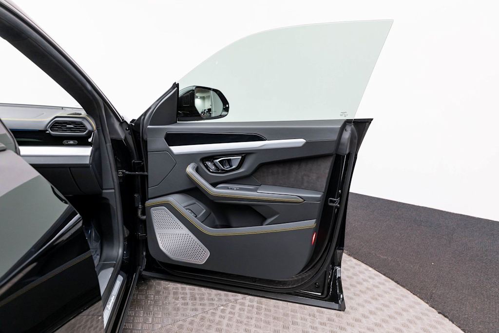 Thumbnail: 2022 Lamborghini Urus - 53