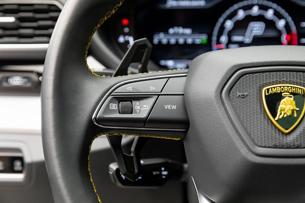 Thumbnail: 2022 Lamborghini Urus - 32