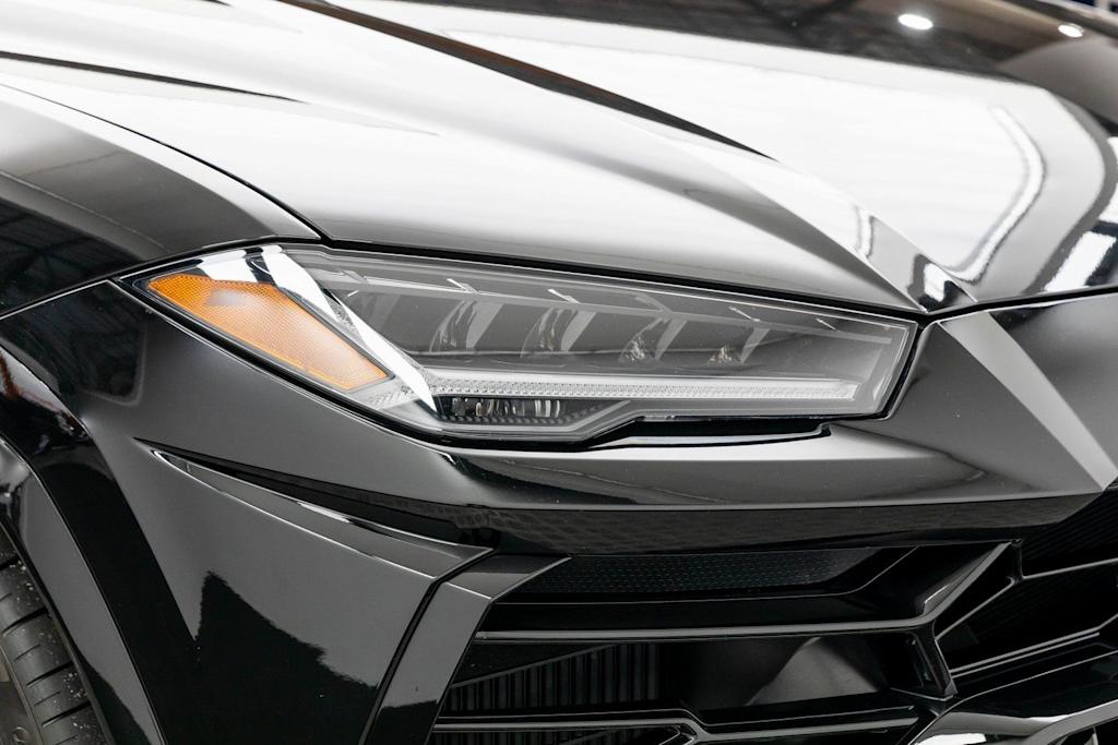 Thumbnail: 2022 Lamborghini Urus - 63