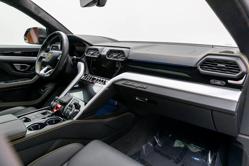Thumbnail: 2022 Lamborghini Urus - 13