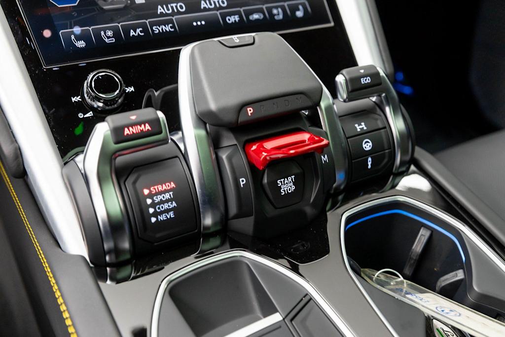 Thumbnail: 2022 Lamborghini Urus - 15