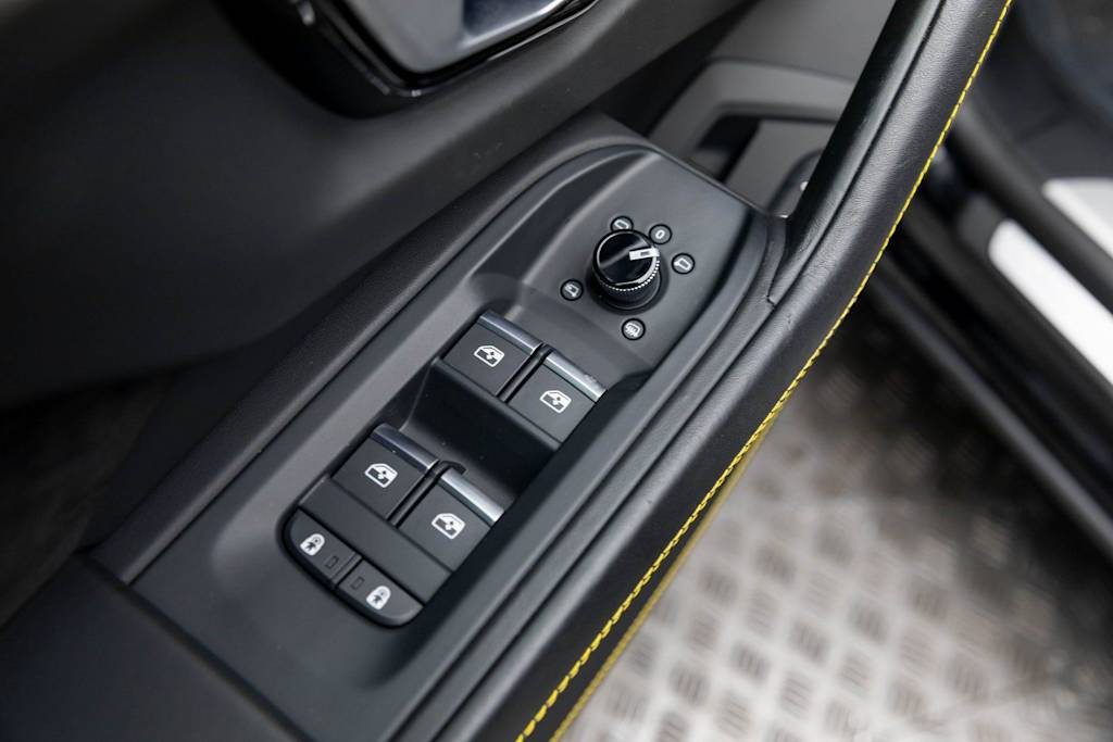 Thumbnail: 2022 Lamborghini Urus - 24