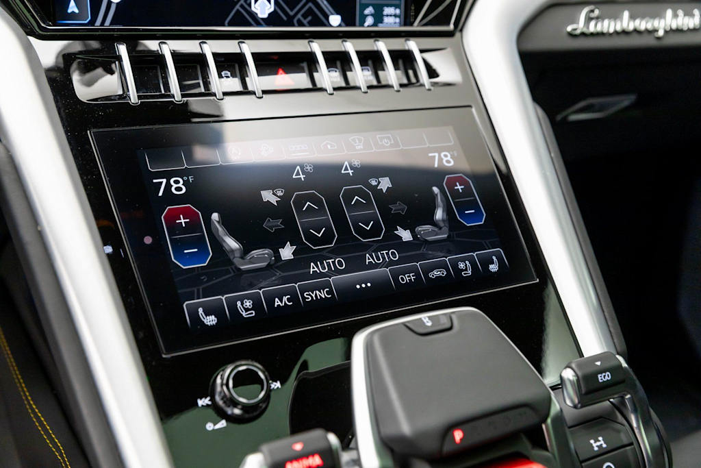 Thumbnail: 2022 Lamborghini Urus - 36