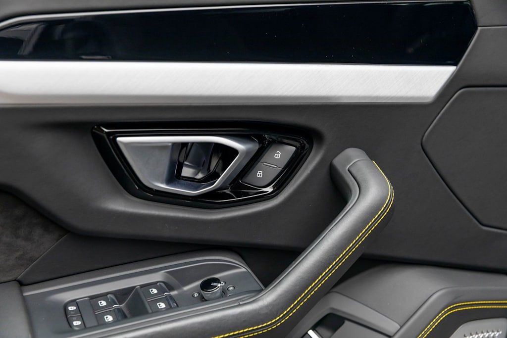 Thumbnail: 2022 Lamborghini Urus - 23