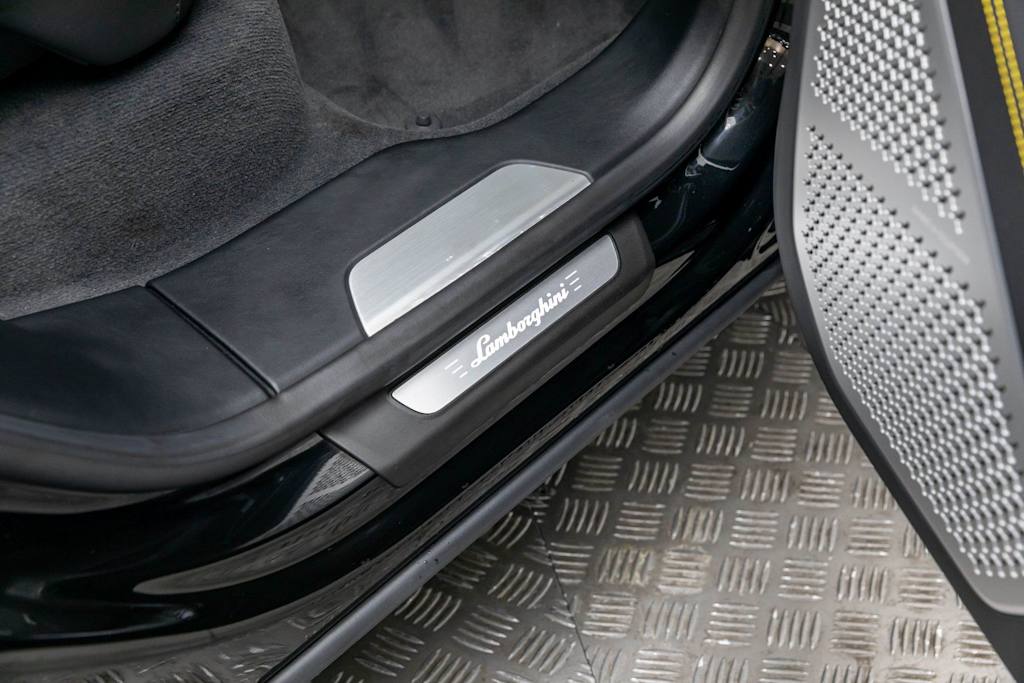 Thumbnail: 2022 Lamborghini Urus - 51