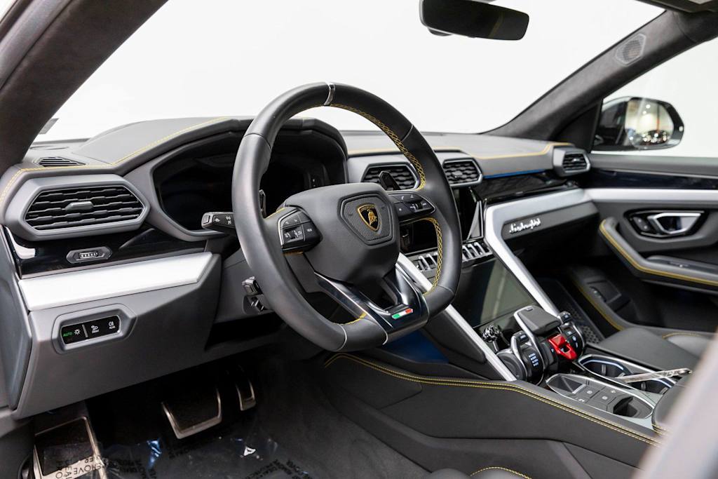 Thumbnail: 2022 Lamborghini Urus - 2