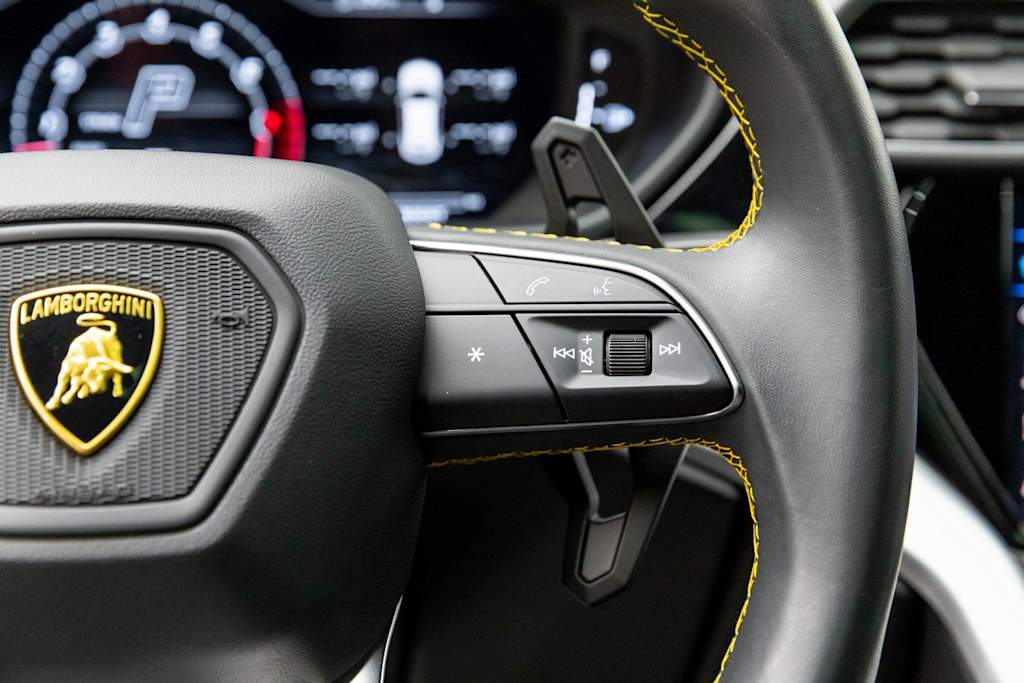 Thumbnail: 2022 Lamborghini Urus - 33