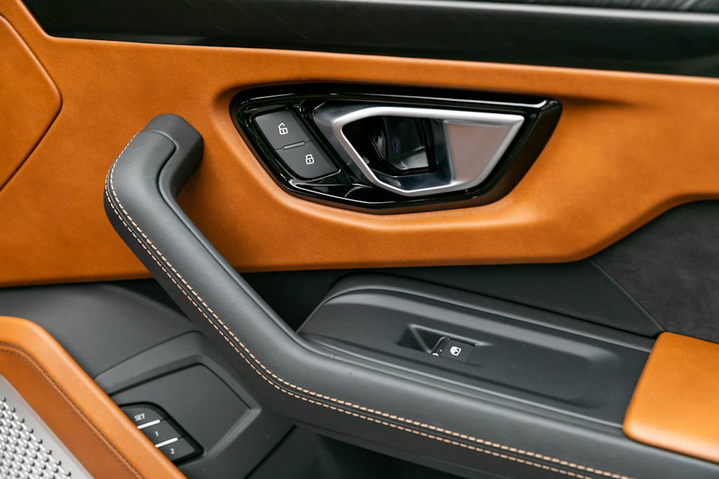 Thumbnail: 2022 Lamborghini Urus - 53