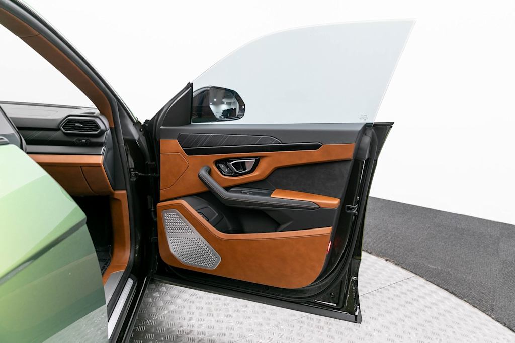 Thumbnail: 2022 Lamborghini Urus - 52