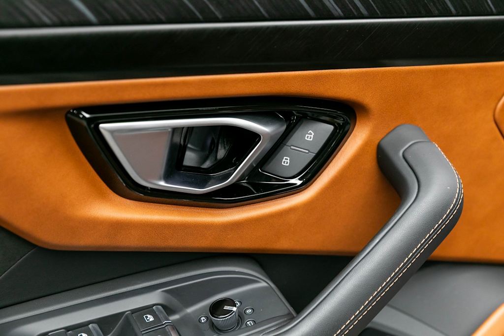Thumbnail: 2022 Lamborghini Urus - 29