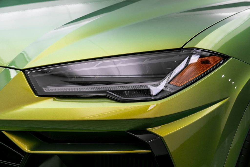 Thumbnail: 2022 Lamborghini Urus - 61