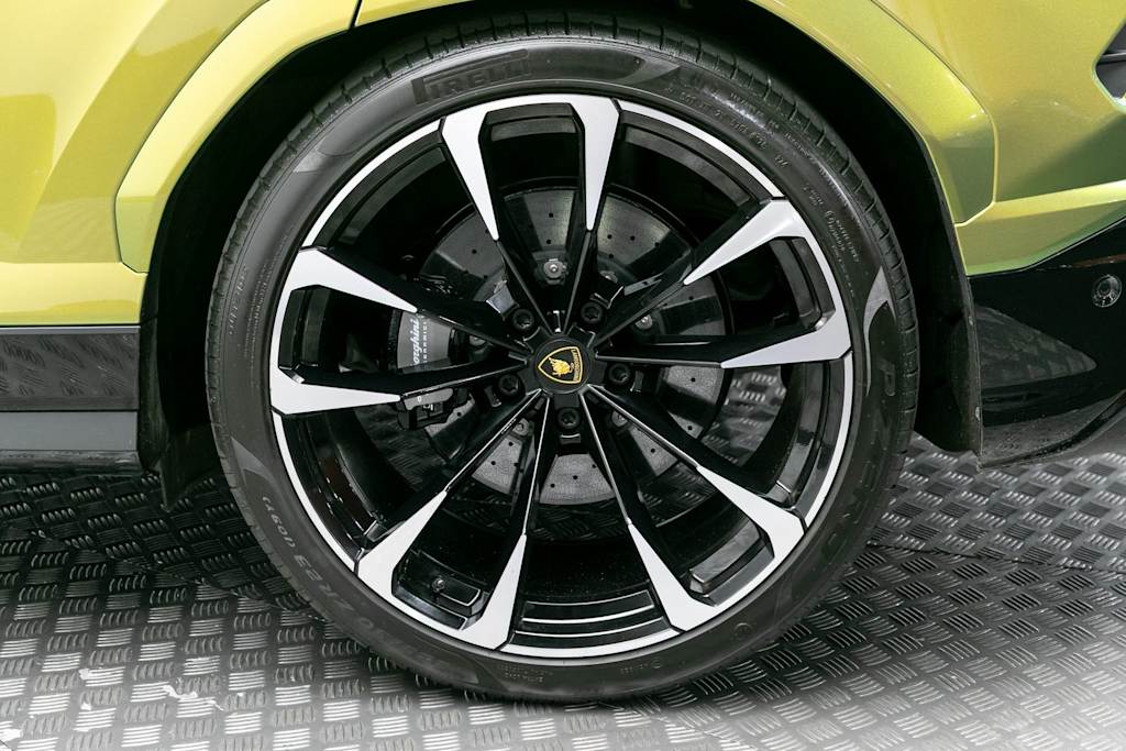 Thumbnail: 2022 Lamborghini Urus - 57